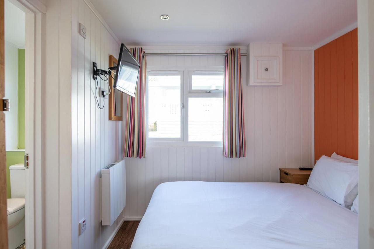 Whitecliff Bay Holiday Park Бембридж Экстерьер фото