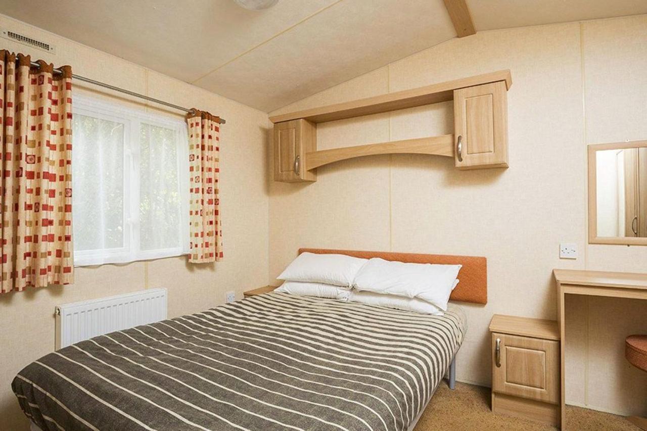 Whitecliff Bay Holiday Park Бембридж Экстерьер фото