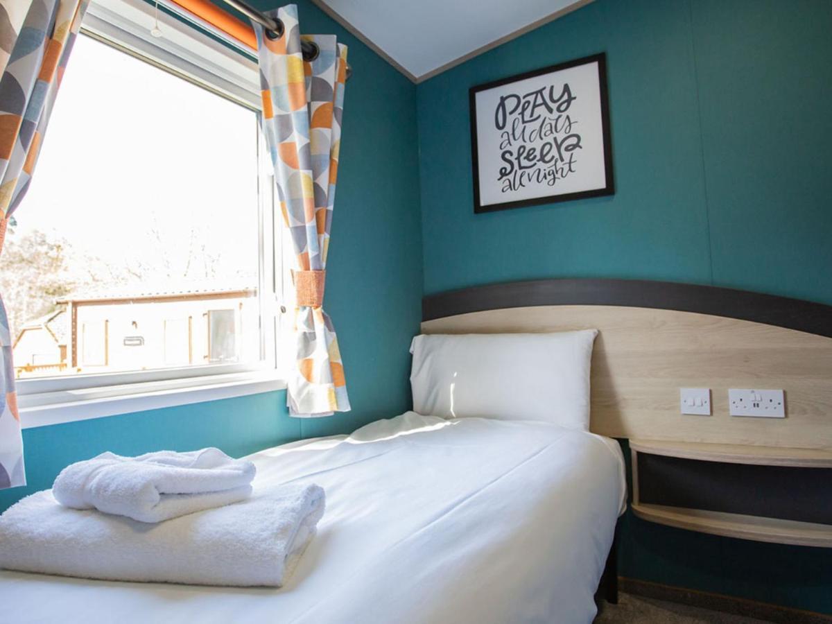Whitecliff Bay Holiday Park Бембридж Экстерьер фото