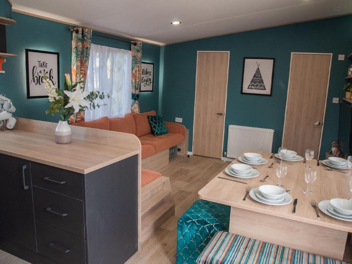 Whitecliff Bay Holiday Park Бембридж Экстерьер фото