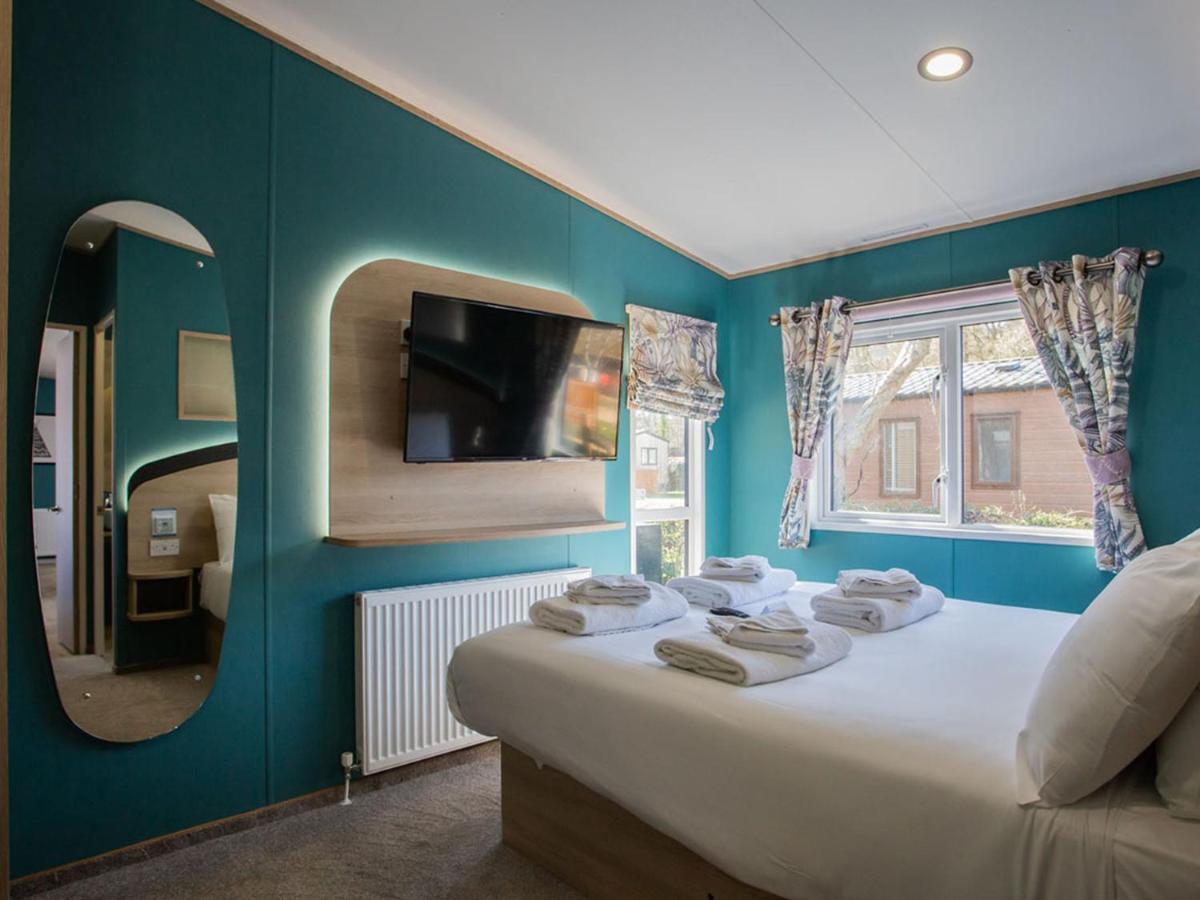 Whitecliff Bay Holiday Park Бембридж Экстерьер фото