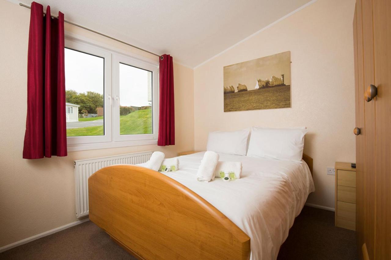 Whitecliff Bay Holiday Park Бембридж Экстерьер фото