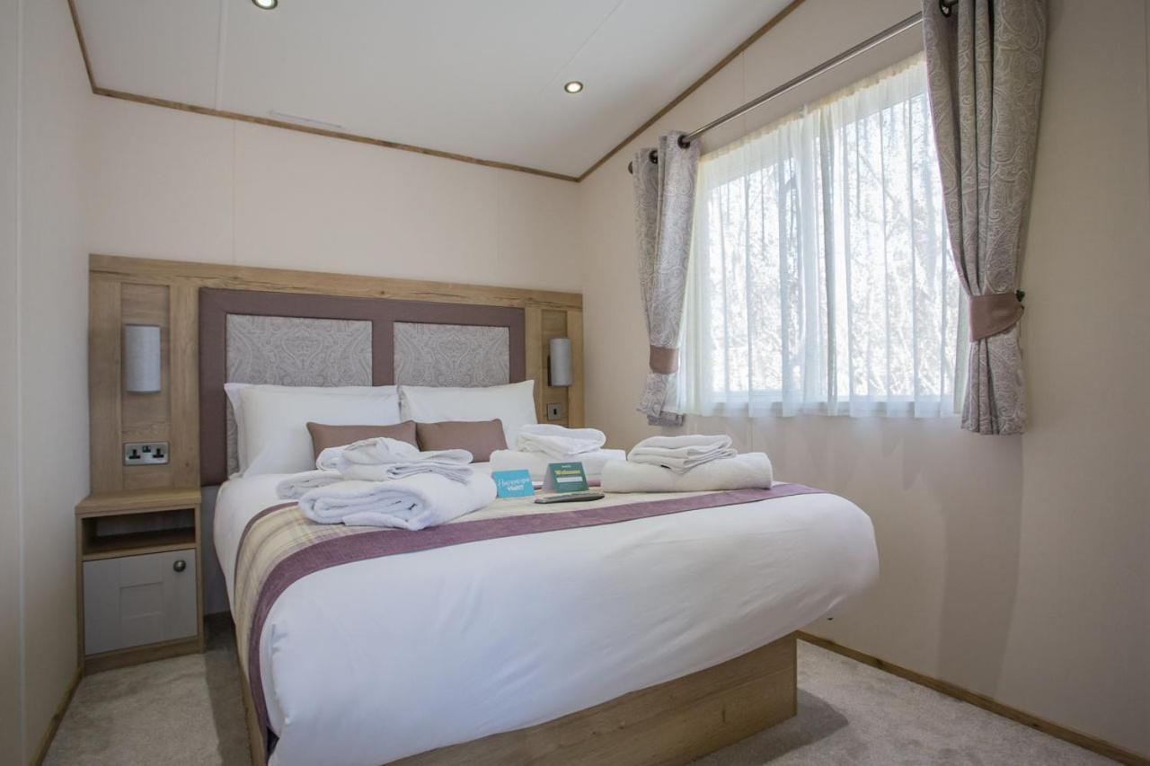 Whitecliff Bay Holiday Park Бембридж Экстерьер фото