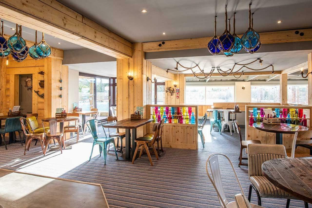 Whitecliff Bay Holiday Park Бембридж Экстерьер фото