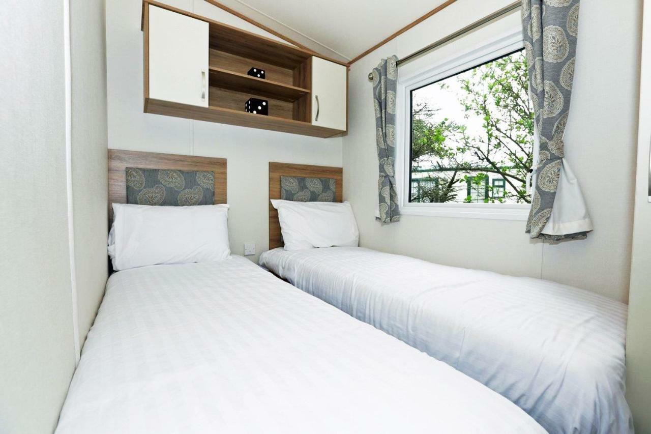 Whitecliff Bay Holiday Park Бембридж Экстерьер фото