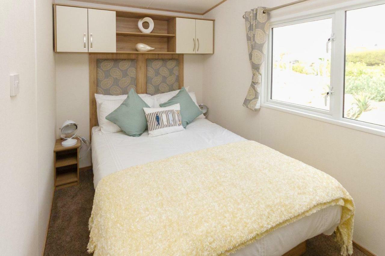 Whitecliff Bay Holiday Park Бембридж Экстерьер фото