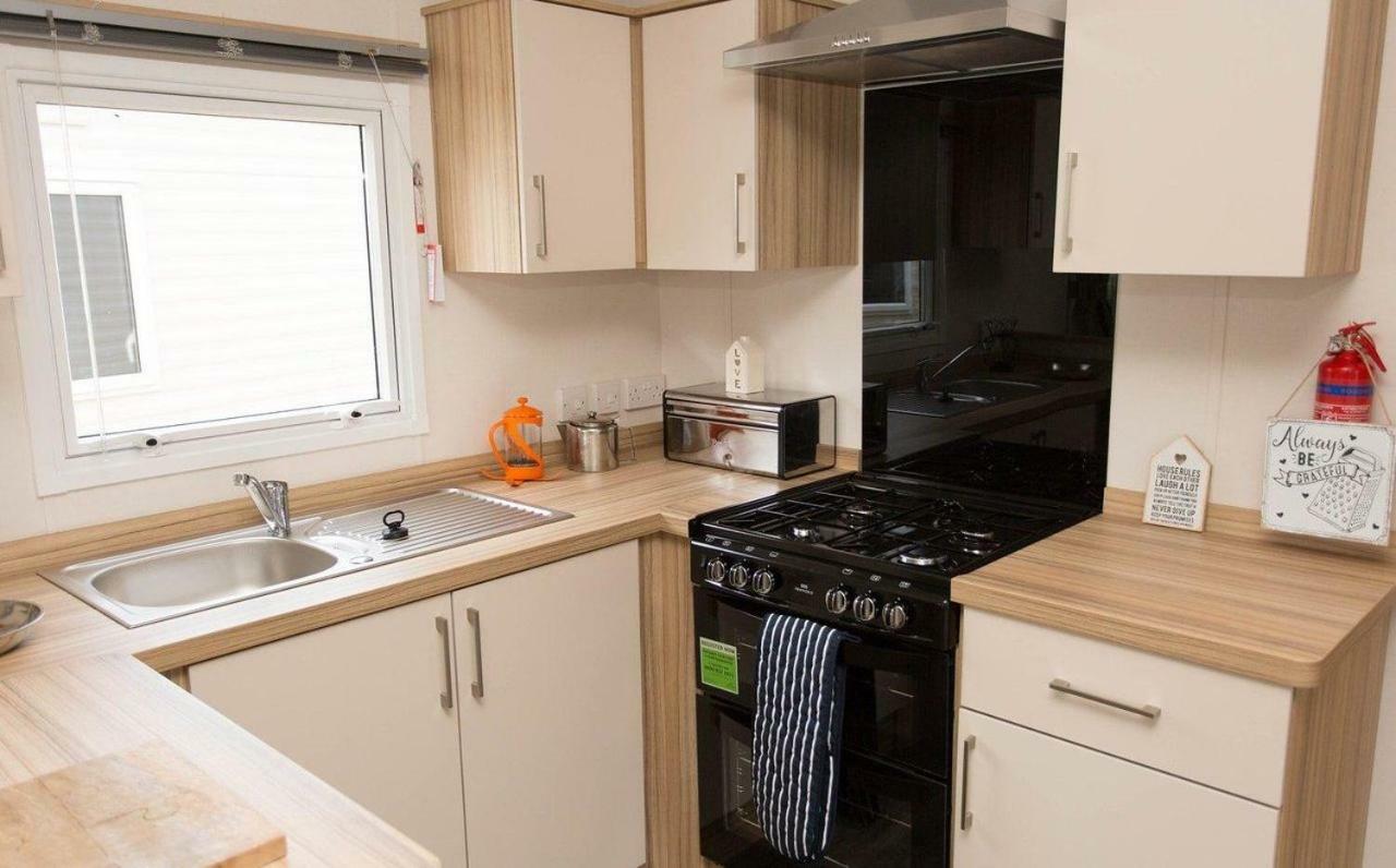 Whitecliff Bay Holiday Park Бембридж Экстерьер фото